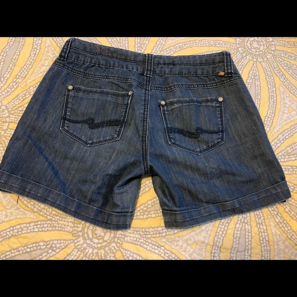 🌟 5 for $20 Almost Famous denim shorts - Picture 5 of 7